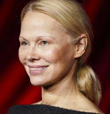 Pamela Anderson Turns Heads