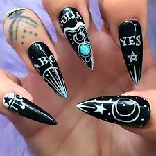 1 كيف تختارين اسم مولودك الجديد سواء بنت أو ولد. Best Halloween Nails 2020 31 Spooky Good Halloween Nails Hashtagnailart Com Witch Nails Goth Nails Halloween Acrylic Nails