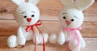 Crochet huevo de pascua cozies agrega decoración a tus huevos ya sea que los hayas pintado o no. Conejo Amigurumi 32891