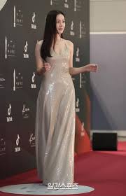 百想藝術大償 / baeksang arts awards. ë°±ìƒì˜ˆìˆ ëŒ€ìƒ ì°¸ì„í•œ ì†ì˜ˆì§„ Jpgif ë„¤ëª¨íŒ 2020 ì•„ì‹œì•„ íŒ¨ì…˜ 1950ë…„ëŒ€ ìŠ¤íƒ€ì¼ ìŠ¤íƒ€ì¼