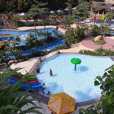 Untuk tiket masuk transera waterpark ini juga terbilang sangat murah loh. Harga Tiket Masuk Ski Bogor 2021 Review Wahana Foto