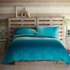 Testiera letto fai da te, imbottita, di legno idee da from www.pinterest.com. Testiera Letto Fai Da Te Idee Per Abbellire La Zona Notte