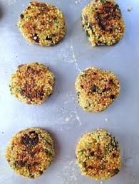 Galettes De Quinoa Aux Legumes Vegan 150 G Quinoa 2 Carottes 1 Poignee D Epinards Frais 50 G Environ 1 Oignon Rouge Galette De Quinoa Quinoa Legumes Cuisine