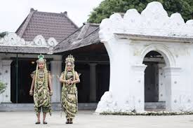 Bagi anda yang sedang mencari jasa agen travel di majalengka ke berbagai macam tujuan kam telah merangkumkan beberapa agen travel dengan harga termurah di majalengka yang bisa anda gunakan mulai dari tujuan, rute, harga tiket dan jadwal. Khidmatnya Sesi Prewedding Menggunakan Pakaian Adat Daerah 16 Inspirasinya Ini Bikin Terperangah