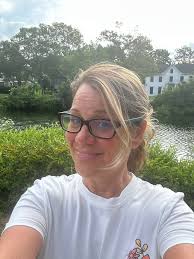 Can you merge two photos together?