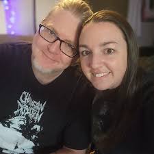 Who can make a custom gift for Mother's Day and Father's Day?