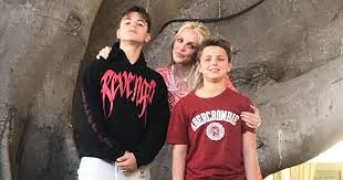 Je reconnais avoir couché avec britney spears lorsqu'elle était mariée à kevin federline et reconnais être le vrai père de sean preston mais le public n'a c'est par ces quelques mots que christopher federline a placé une fois encore britney spears dans la tourmente. Britney Spears Celebrates Sons Sean Preston Jayden S Birthdays