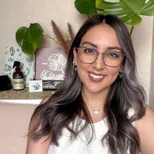 Delia Osuna's Instagram, Twitter & Facebook