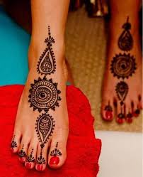 Glittery mehndi design is very easy for beginners. 30 Amazing Henna Mehndi Designs For Legs Body Art Guru