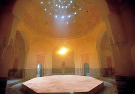 Il calore e il vapore presenti distendono la pelle, favorendone la salute. Coccole In Turchia Dove Andare Per I Migliori Hammam Lonely Planet