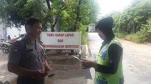 Kabupaten ini berbatasan dengan laut jawa di barat dan utara, kabupaten pati dan kabupaten kudus di timur, serta kabupaten demak di selatan. Melaui Sambang Pabrik Polsek Karanganyar Demak Tingkatkan Keakraban Tribrata News Jawa Tengah