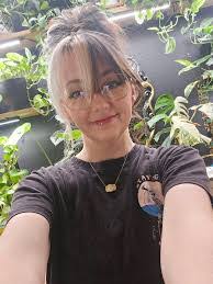 Sharon Kulp's Instagram, Twitter & Facebook