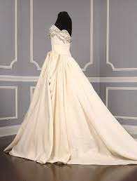 Discounted Designer Wedding Dresses Up To 90 Off Retail Your Dream Dress Discount Designer Wedding Dresses Wedding Dresses Beaded Discount Wedding Dresses