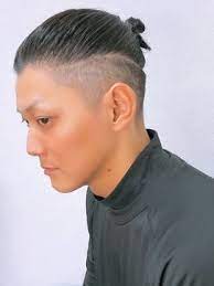 マンバンヘアとは 日本人が真似する際の伸ばし方 結び方 頼み方まで解説 slope スロープ クールなヘアスタイル パーマ 種類 ヘアスタイリング