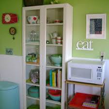 Cooler shades of green, such as mint or pistachio. Best Kitchen Color Photos Best Kitchen Colors Green Kitchen Walls Green Kitchen Decor