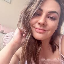 Bianca E Florian (@acnaibef30) • Threads, Say more