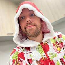 Chris Morphew's Instagram, Twitter & Facebook