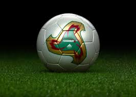Dünya kupasının ilk oynandığı yıl elde hazırlanan ağır ve dikişli toplar futbolcuların canını yakacak sertlikteydi. Made In Pakistan Match Ball Fifa World Cup 2002 South Korea Japan Adidas Fevernova Worldcupballs Info