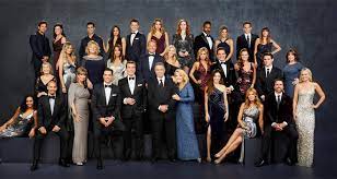 En effet, il s'agit de l'un des feuilletons les plus longs de l'histoire télévisée. Les Feux De L Amour Spoiler Un Personnage Poignarde Et Enterre Vivant Sur Tf1 Toutelatele