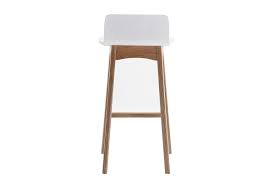 Alors, pourquoi ne pas choisir de superbes tabourets de bar dans notre boutique de meubles en ligne pour aménager votre cuisine ou votre salle à manger ? Chaise De Bar Scandinave Bois Et Blanc H65 Cm Baltik Miliboo