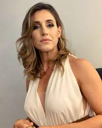 Soledad pastorutti zacchino (arequito, provincia de santa fe, argentina, 12 de octubre de 1980), conocida artísticamente como soledad pastorutti, soledad o la sole, es una cantante de expresión folclórica, esporádicamente compositora, actriz y conductora. Facebook
