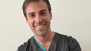 El embriólogo rosarino furor en las redes mostrando el mundo de la  fertilización in vitro