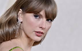 Fans Express Concern for Taylor Swift After Latest Sighting: I Hope Girlie  Is Okay - Parade