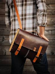 Shoulder Bag In Vegtanned Leather And Beech Wood Handbag Leather And Wooden Bag Avec Images Sac Bandouliere Cuir Homme Sac Bandouliere Cuir Sacoche Cuir
