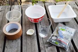 ダイソーのセメントとカップ麺の空き容器で プランター をdiy sumai 日刊住まい プランター コンクリートのプランター セメントのプランター