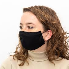 Herbruikbare zwart katoenen mondkapje ,de elastische bandjes zorgen ervoor dat het mondkapje goed blijft zitten en mond en neus bedekt. Mondkapje 10 Filters Zwart Hoge Kwaliteit Herbruikbaar En Wasbaar Katoenen Mondmasker Met Elastiek