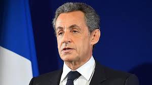 Emmanuel macron a pour sa part relativisé le geste, dénonçant des faits isolés commis par des individus ultraviolents. Fin De Garde A Vue Pour L Ancien President Francais Nicolas Sarkozy