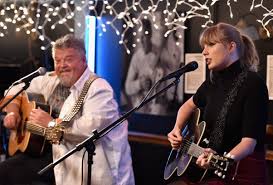 Taylor Swift Garth Brooks Celebrate Nashville In Bluebird