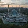 Masjid istiqlal merupakan masjid terbesar yang ada di indonesia, bahkan di asia tenggara. 1