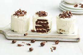 Your holiday party demands sweets so satisfy guests with these top christmas desserts from you can't celebrate the holidays without a dessert or five. 100 Of The Cutest Mini Christmas Desserts