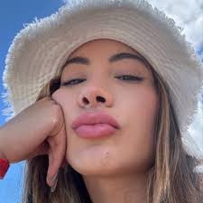 Manuela Henao (@henaof15)