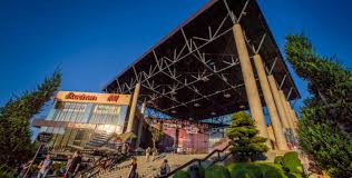 Toamna sosește cu bucuria unui nou început împreună în această toamnă, centrul comercial auchan cluj, vă invită să descoperiți bucuriile unui nou început, fie el de școală. Iulius Mall Cluj Napoca Magazine Auchan Cinema City