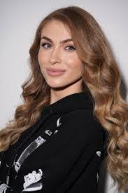 Lisa Magnussen's Instagram, Twitter & Facebook