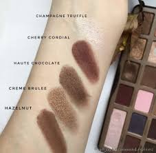 Too Faced Chocolate Bar Eyeshadow Palette Review The Legendary Chocolate Bar Eyeshadow Palette Does A La Chocolate Bar Eyeshadow Eyeshadow Eyeshadow Palette