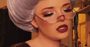 I tried to catch her vibe.. did it work? Wig styling by: #shrek  #fairygodmothershrek #fairygodmother #costume #halloween #halloweencostume  #halloweenlook #actor