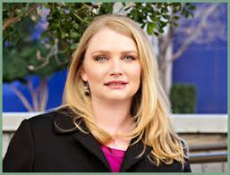 Amanda Hollingsworth's Instagram, Twitter & Facebook