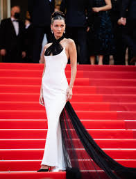 O brasil ficou sem gp no dia 1, mas levou 15 leões, sendo dois de ouro, cinco de prata e oito. Bella Hadid Channelled 2002 Naomi Campbell At Cannes Teen Vogue