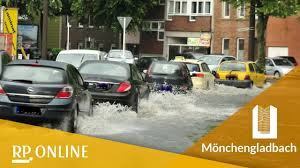 In der nacht bis zum mittag ist es bedeckt mit einzelnen aufhellungen. Heftiges Unwetter Uberflutet Monchengladbach Youtube