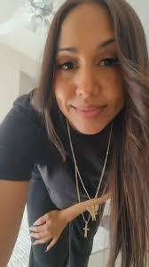 Elizabeth Pina's Instagram, Twitter & Facebook