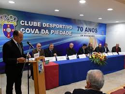 O estádio atual do cova piedade é o estádio municipal josé martins vieira, na cidade almada, com capacidade para 3500 espectadores. Galeria Sessao Solene Comemorativa Dos 70 Anos Do Cd Cova Da Piedade Junta De Freguesia De Laranjeiro E Feijo