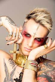 Il 31 dicembre Arzachena accoglierà uno dei più grandi eventi musicali  dell'isola: sarà Achille Lauro a salire sul palco per una serata che si  annuncia travolgente, tra musica, spettacolo ed emozioni. La