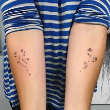 Se sentir actif et volontaire contre la maladie aide énormément à triompher du quotidien, car, comme sisyphe, même si la nuit nous a été clémente. Epingle Par Slvgh Sur Tattoo Tatouage Cancer Petit Tatouage Tatouage Constellation