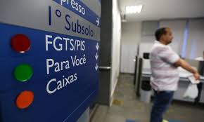 No brasil, esse valor já fica armazenado após um mês completo de trabalho com carteira assinada. Mais De 2 Milhoes Ainda Nao Sacaram Abono Salarial Ano Base 2017 Agencia Brasil