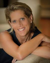 Now Everyone Will Know: The Perfect Husband, His Shattering Secret, My  Rediscovered Life: Kneip, Maggie: 9780692537817: Amazon.com: Books