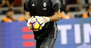 Gianluigi Buffon Wikipedia 20 Years Ago Today An Unknown 17 Year Old Goalkeeper Was Gianluigi Bu Football Italy Juventus Goalkeeper Buffon Champions League