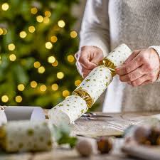 How to travel on your own; 24 Eco Friendly Christmas Crackers